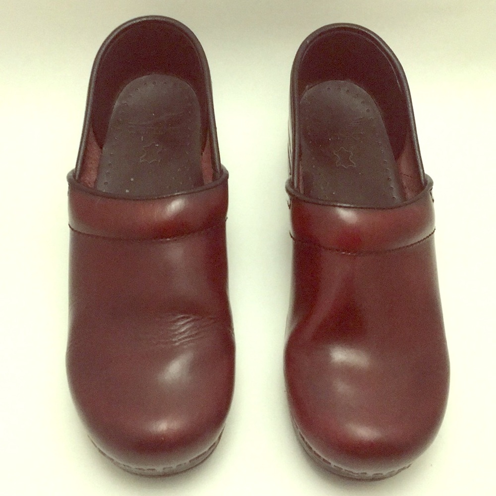 Dansko Clogs, Burgundy Red, size 39